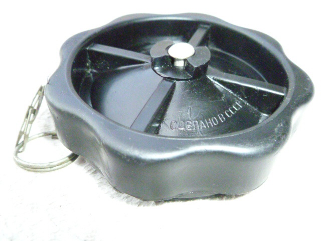 Uzávěr palivové nádrže UAZ na klíč