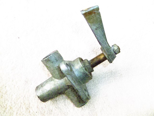 Trojcestný ventil paliva UAZ